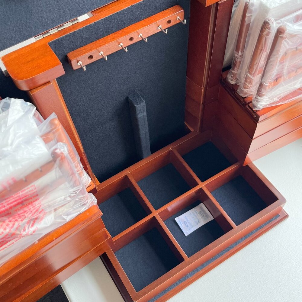 NWOB Lori Greiner 'For Your Ease Only' large, felt-lined wooden jewelry Box - Picture 13 of 16